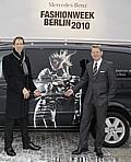 Mercdes-Benz Fashion Week Berlin 2010: Fotograf Nick Knight und Anders Sundt Jensen, Leiter Markenkommunikation Mercedes-Benz Cars.